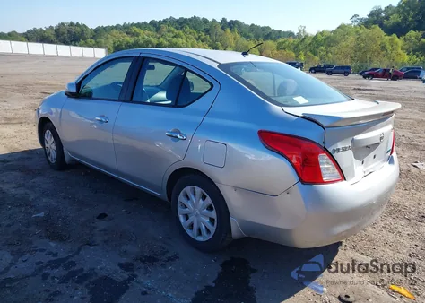 2013 Nissan Versa 1.6 Sv z USA, uszkodzony, nr VIN 3N1CN7AP0DL820481
